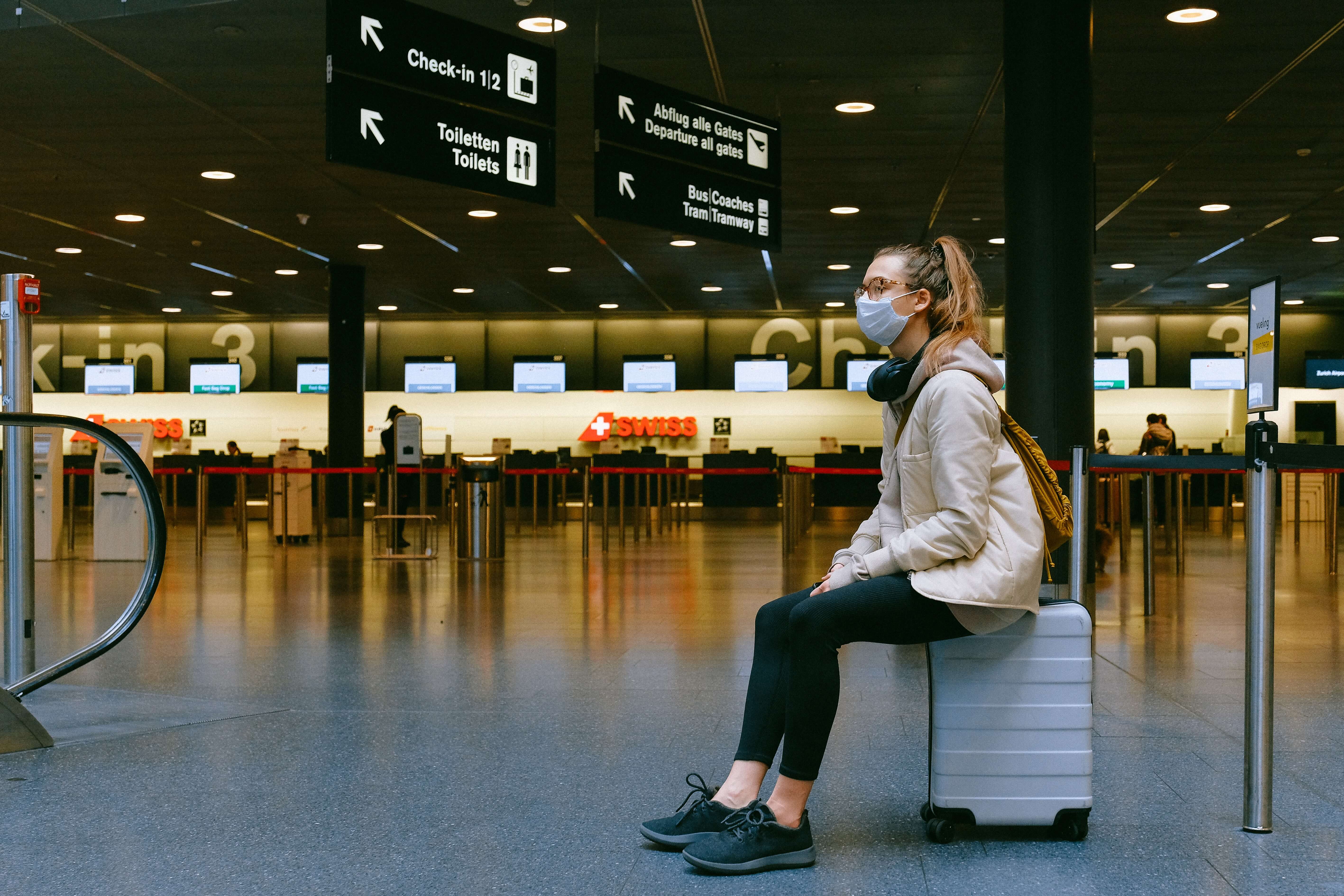 Airport face mask pexels-anna-shvets-S